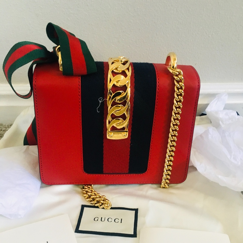 New Authentic Gucci Leather Shoulder bag Mini Red - Picture 9 of 12